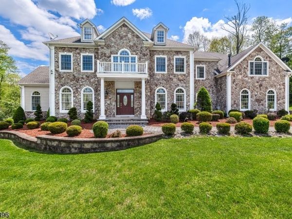 8 Peach Tree Ln, Chester, NJ 07930