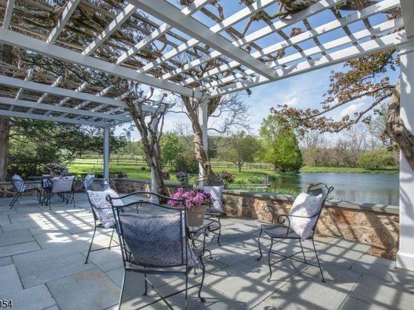 77 Homestead Rd, Tewksbury, NJ 07830