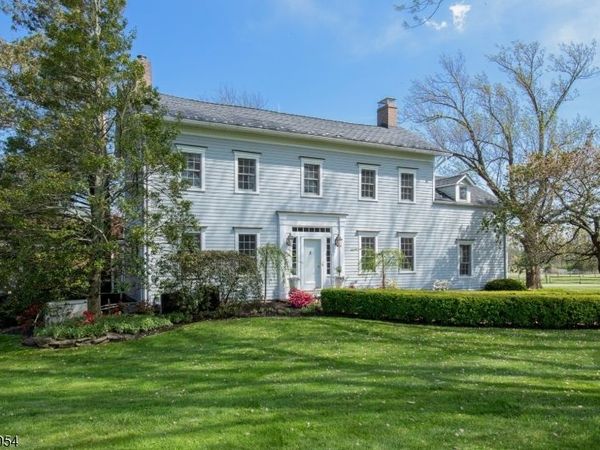 77 Homestead Rd, Tewksbury, NJ 07830