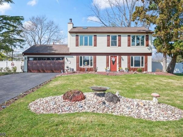19 Plymouth Ln, Manalapan, NJ 07726