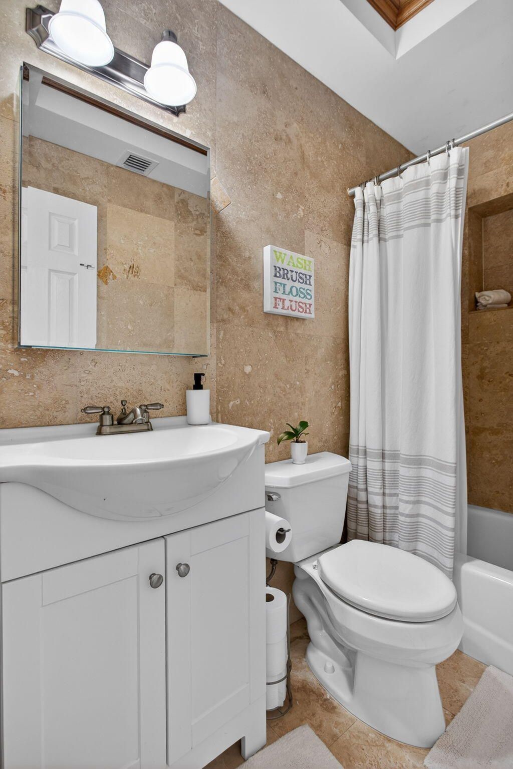 451 NE 48th Court, Oakland Park, FL 33334 Photo