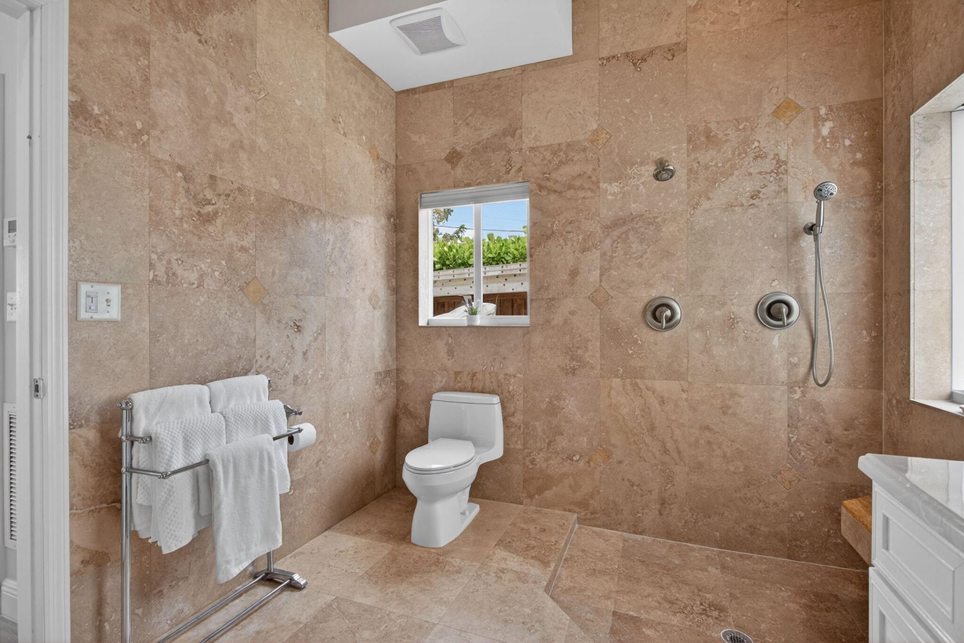 451 NE 48th Court, Oakland Park, FL 33334 Photo