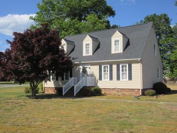 11 Lee Street, MONTROSS, VA 22520