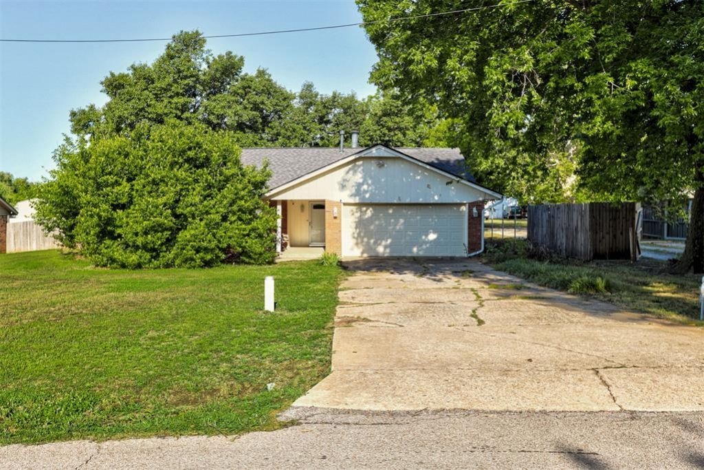 909 N King Avenue, Midwest City, OK 73130 Main Photo
