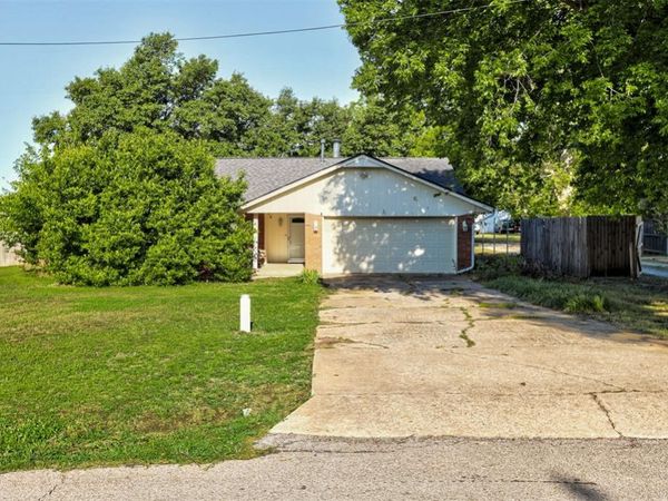 909 N King Avenue, Midwest City, OK 73130