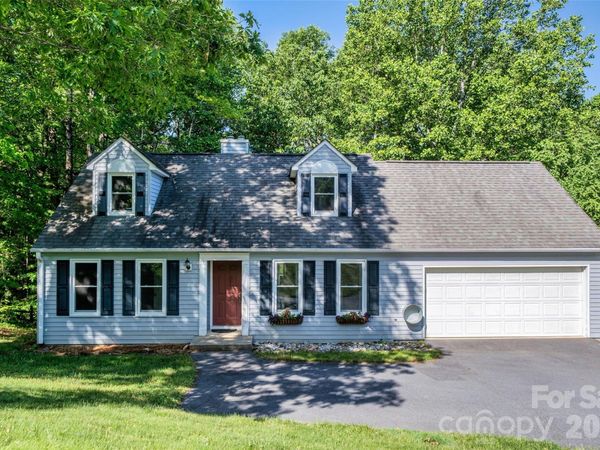 18 Tarragon Place, Flat Rock, NC 28731