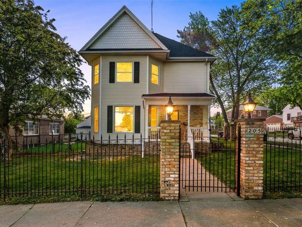 205 S Ford Street , Anamosa, IA 52205