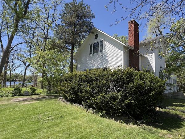 902 N Lake Shore Drive , Round Lake Beach, IL 60073