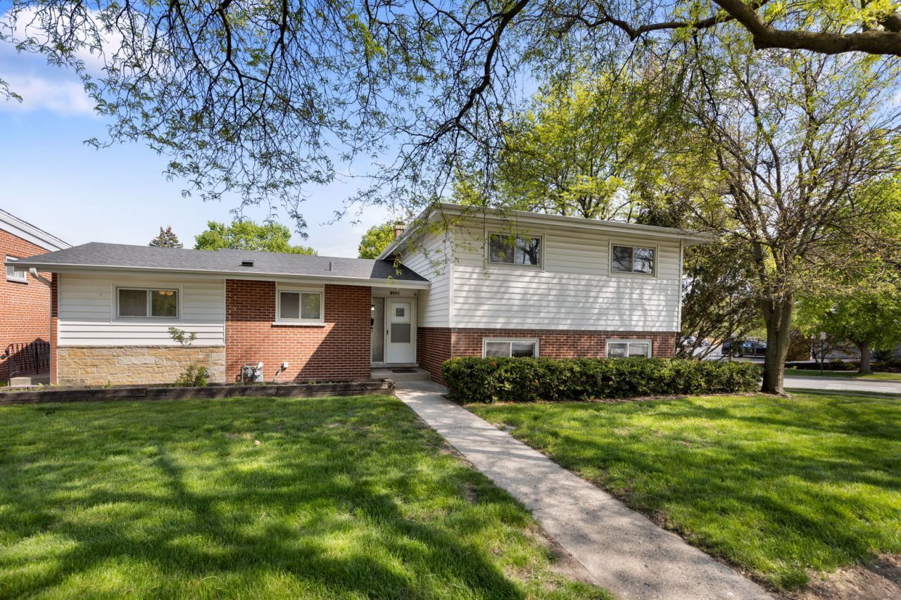 8901 Niles Center Road, Skokie, IL 60076 Main Photo