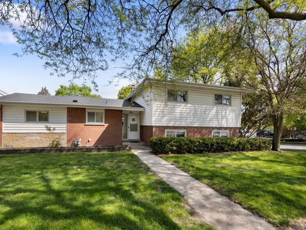8901 Niles Center Road , Skokie, IL 60076