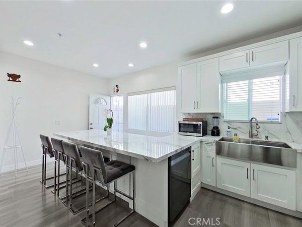 18347 Saticoy Street, Unit 6, Reseda, CA 91335