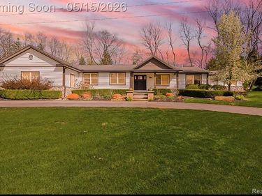 3720 E Clarkston Road, Oakland Twp, MI 48363