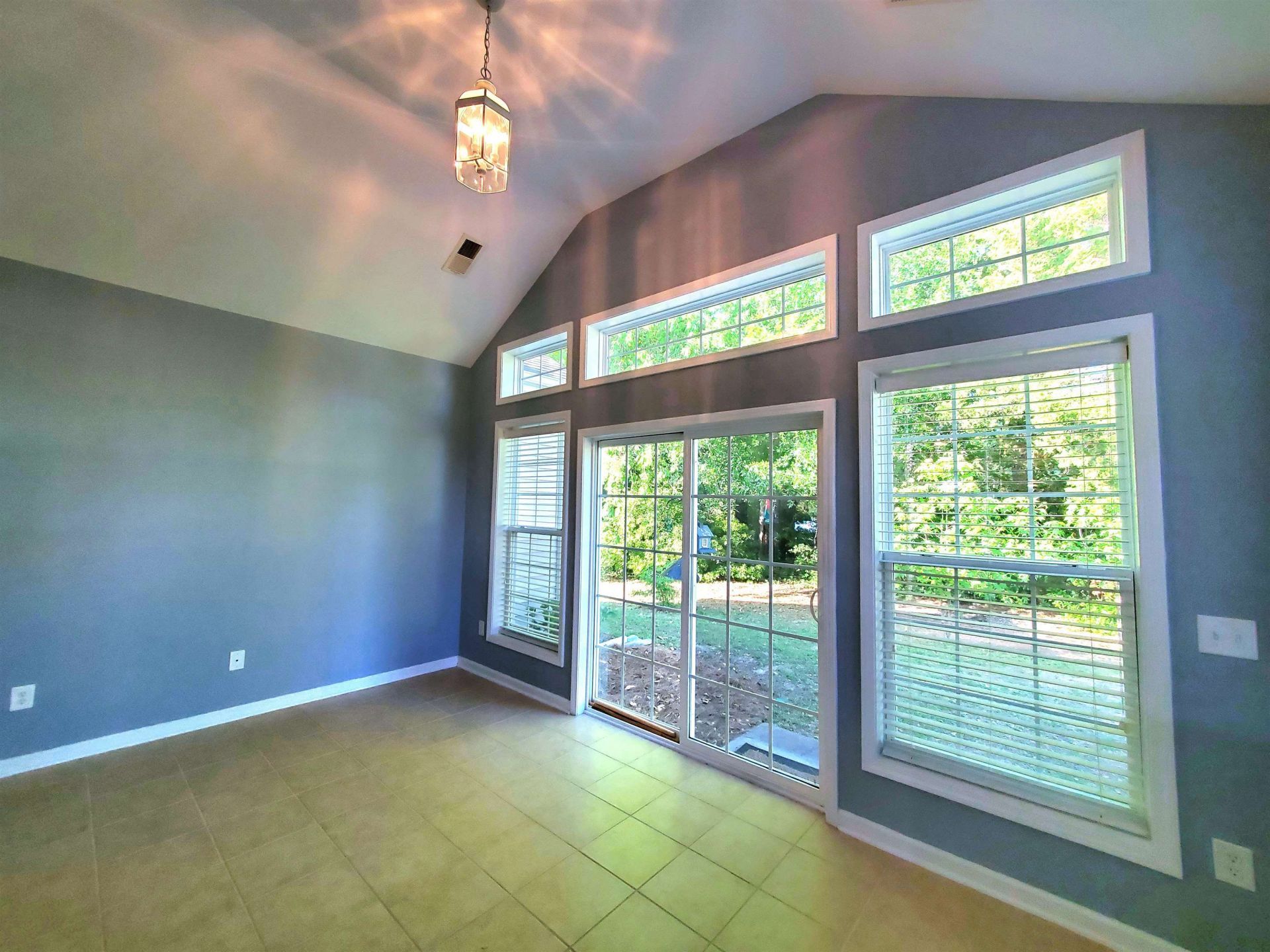 204 Chesterfield Ct. Photo 11