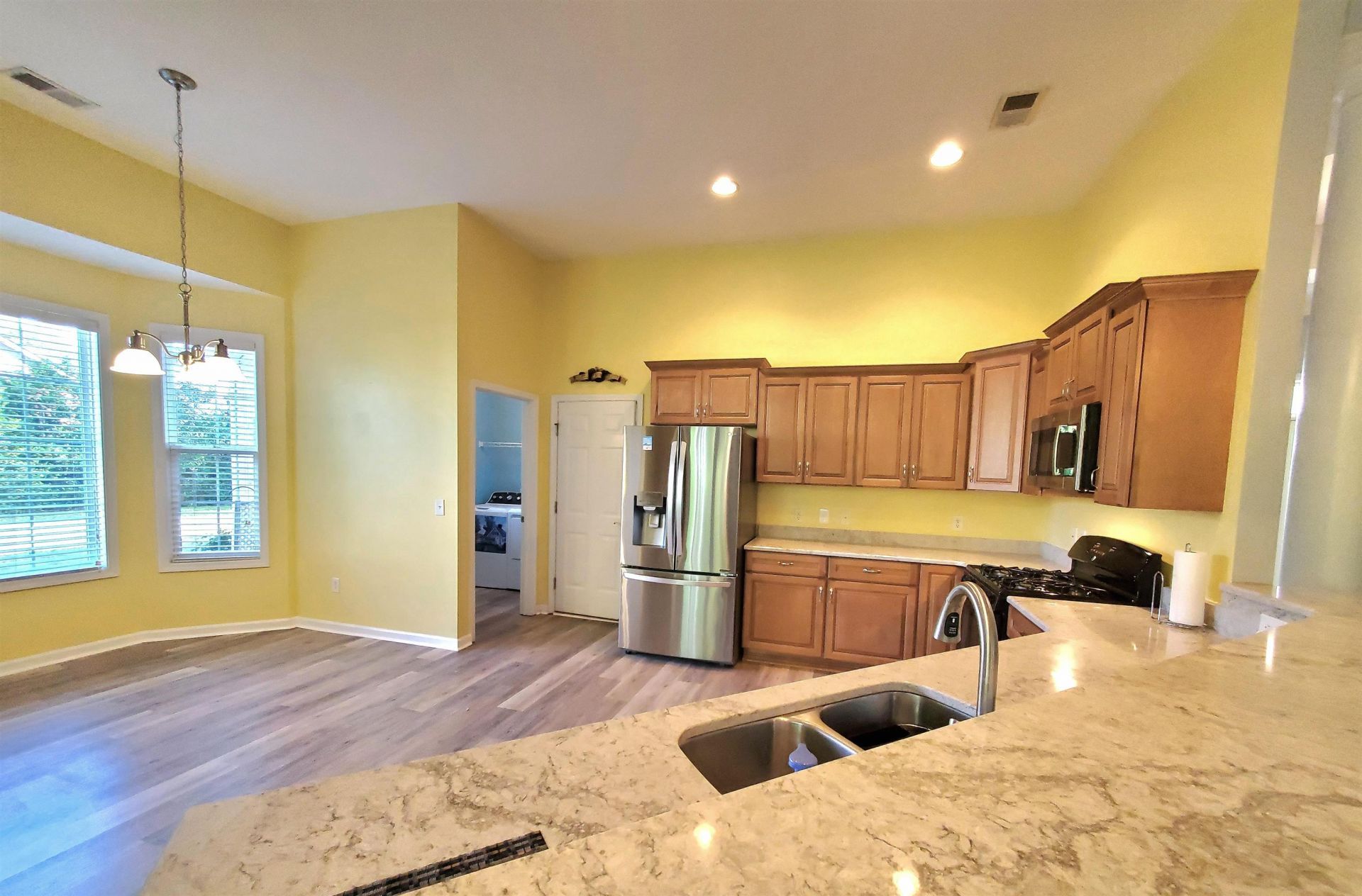 204 Chesterfield Ct. Photo 12