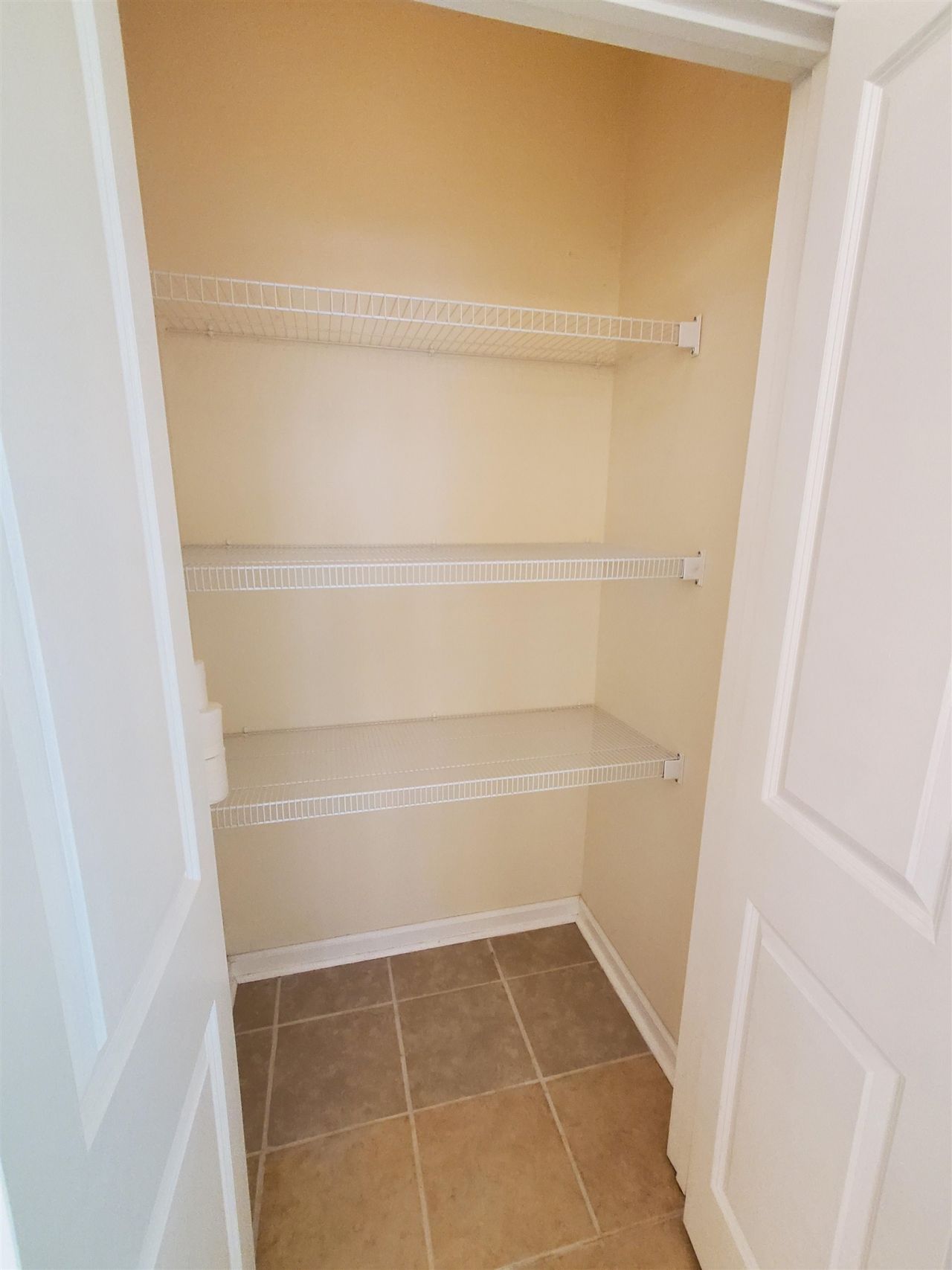 204 Chesterfield Ct. Photo 27