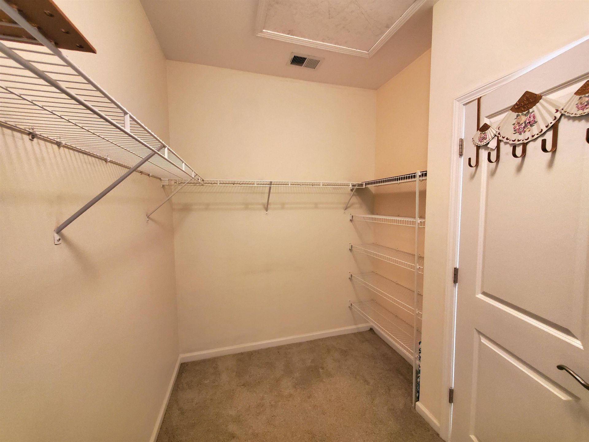 204 Chesterfield Ct. Photo 28