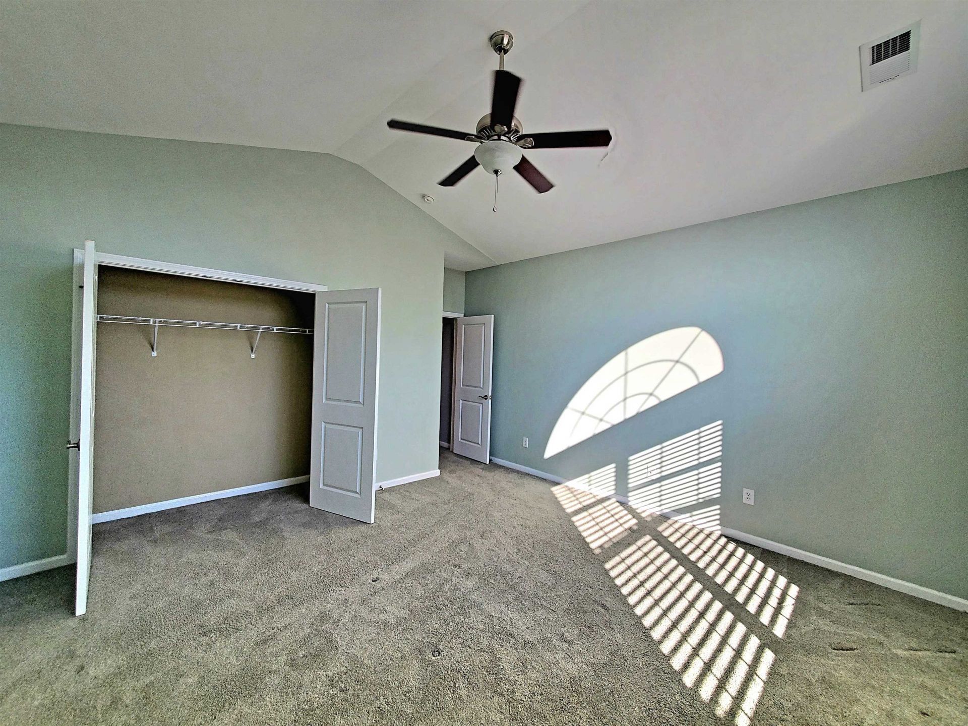 204 Chesterfield Ct. Photo 31