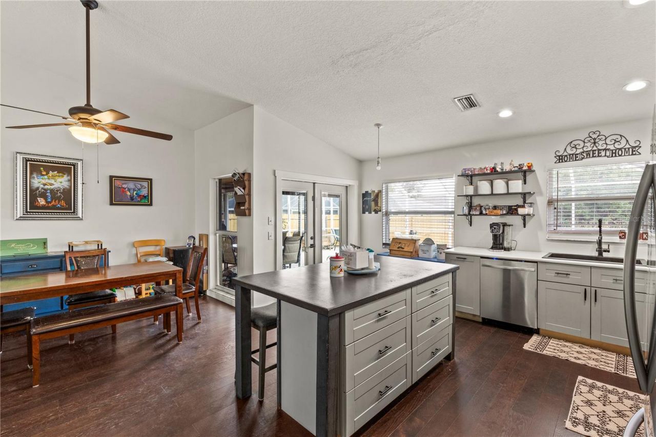3703 31st Street E, Bradenton, FL 34208 Photo