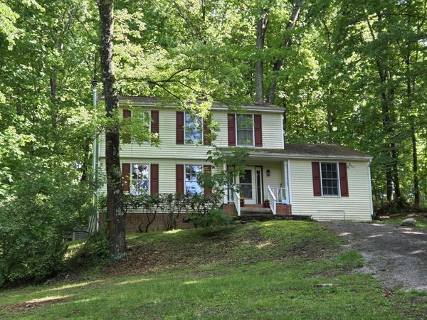 7498 James WAY , Radford, VA 24141