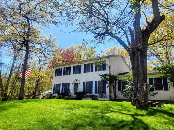 62 W Bartlett Road , Middle Island, NY 11953