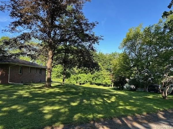 18 Scotty Lane, West Nyack, NY 10994