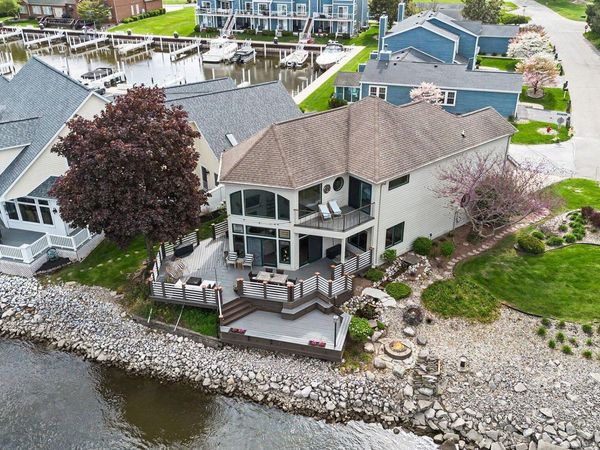 2309 Riverside Pointe Drive, St. Joseph, MI 49085