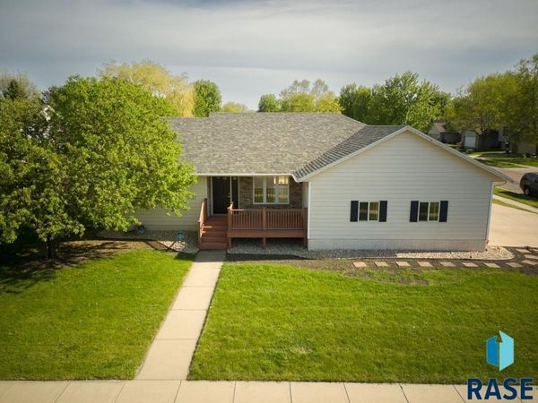 4421 E 38th St, Sioux Falls, SD 57103