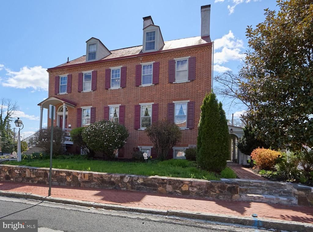 26 W UNION STREET, WEST CHESTER, PA 19382