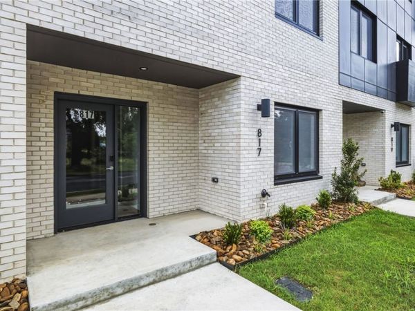 821 SE H Street , Bentonville, AR 72712