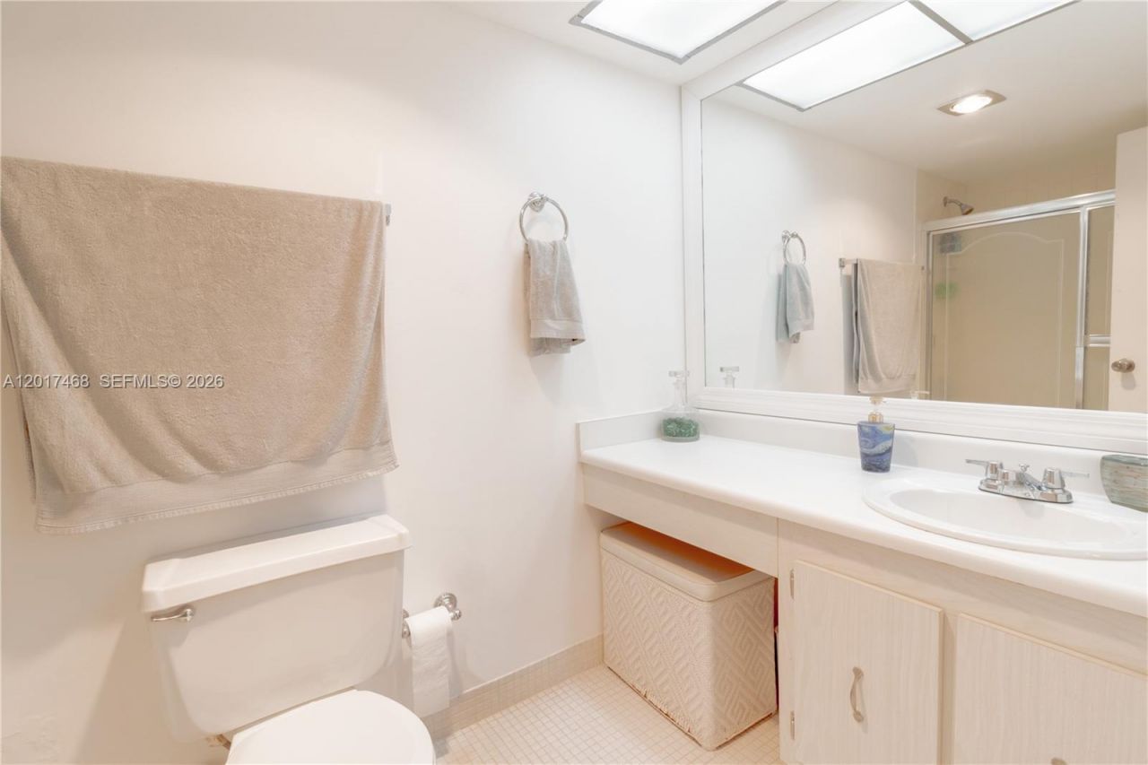 301 174th St , Unit L12, Sunny Isles Beach, FL 33160 Photo