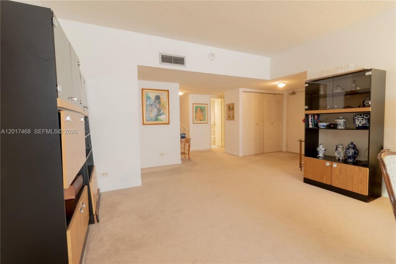 301 174th St , Unit L12, Sunny Isles Beach, FL 33160 Photo