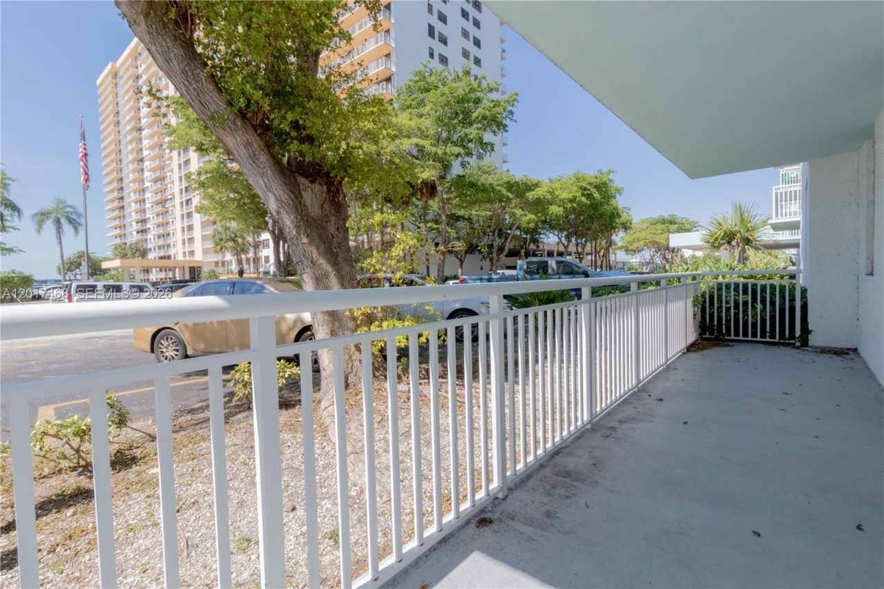 301 174th St , Unit L12, Sunny Isles Beach, FL 33160 Photo