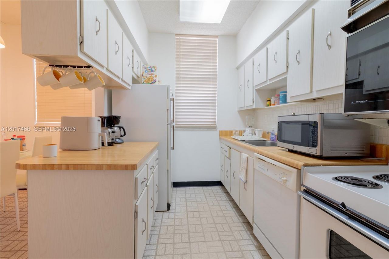301 174th St , Unit L12, Sunny Isles Beach, FL 33160 Photo