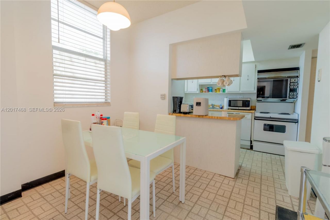 301 174th St , Unit L12, Sunny Isles Beach, FL 33160 Photo