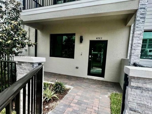 4263 NW 83rd Path , Doral, FL 33166