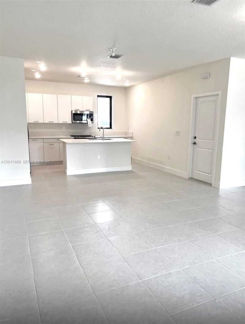 4263 NW 83rd Path , Doral, FL 33166 Photo