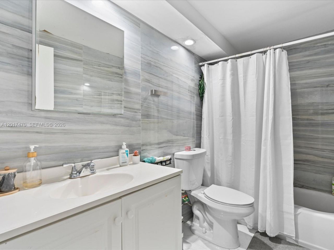 5005 Collins Ave , Unit 222, Miami Beach, FL 33140 Photo