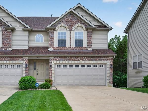 208 Prominence Lane, Lake St Louis, MO 63367