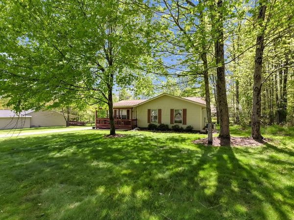 329 Floralwood Drive , Howard, OH 43028