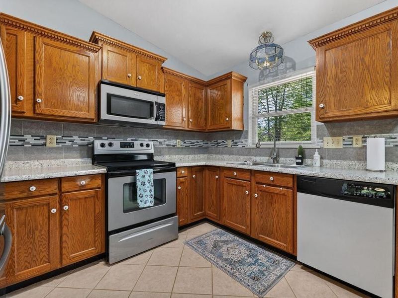 329 Floralwood Drive , Howard, OH 43028 Photo 5