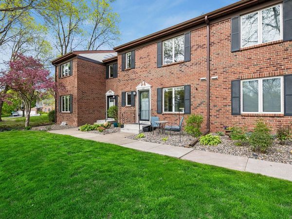 1092 Ivy Hill Drive, Mendota Heights, MN 55118