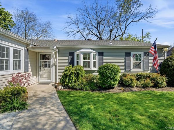 66 Harbor N, Amityville, NY 11701
