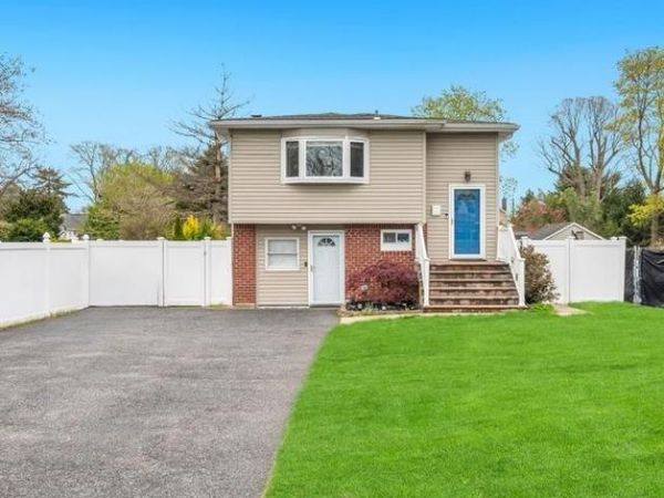1391 N Windsor Avenue , Bay Shore, NY 11706