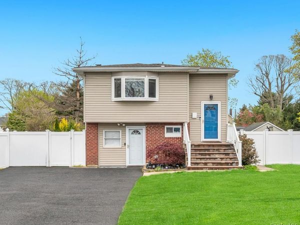 1391 N Windsor Avenue , Bay Shore, NY 11706