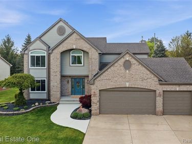 1031 Crestwood Court, South Lyon, MI 48178