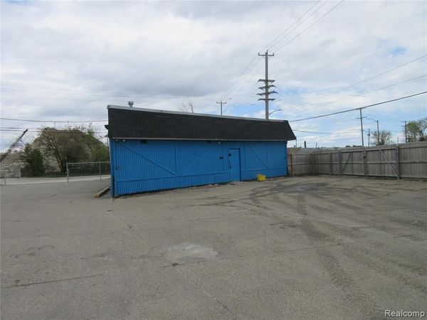 21665 Groesbeck Highway , Warren, MI 48089