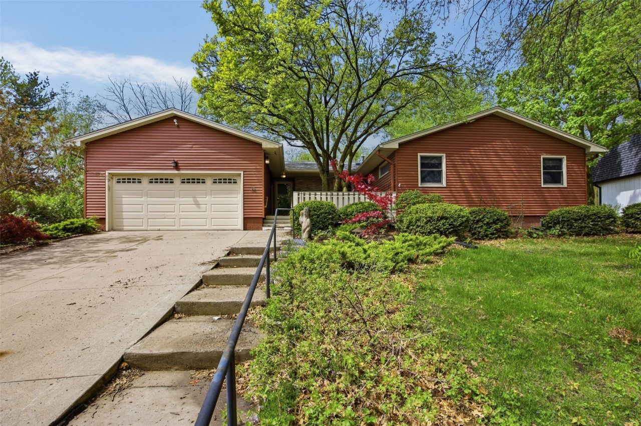 36 Arbury Drive , Iowa City, IA 52246 Main Photo