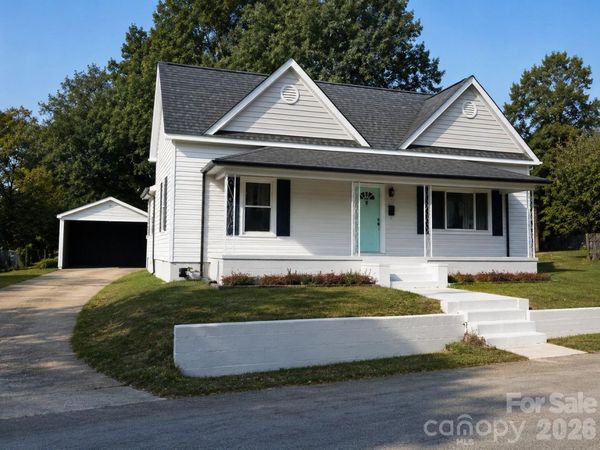 383 E Catawba Avenue, Mooresville, NC 28115