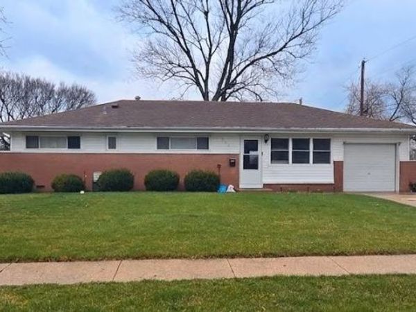 560 Geronimo Street , Hoffman Estates, IL 60169
