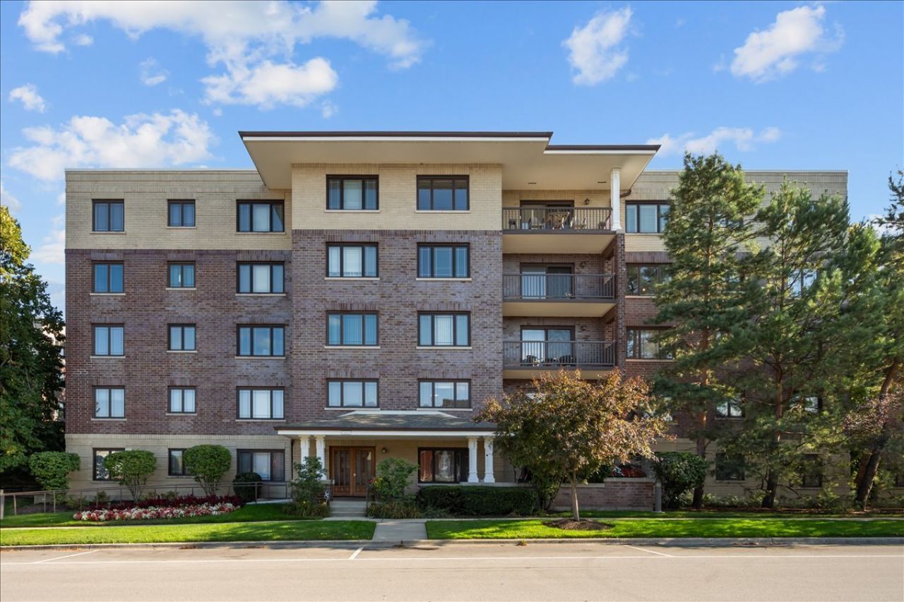 650 Laurel Avenue, Unit 303, Highland Park, IL 60035 Main Photo